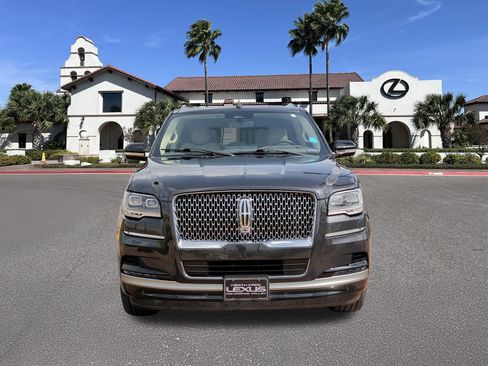 Used 2023 Lincoln Navigator Reserve AWD/4WD image 6