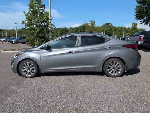 Used 2014 Hyundai Elantra SE w/ Option Group 02 FWD image 3