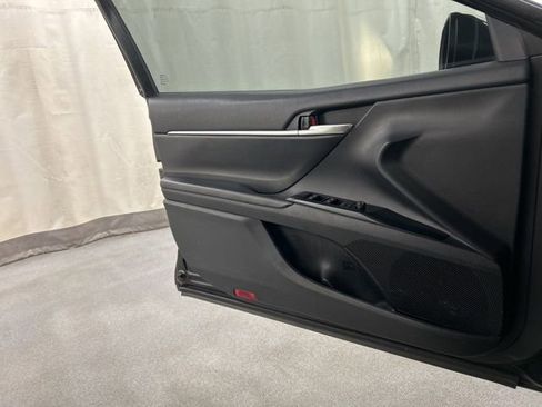 Used 2020 Toyota Camry SE FWD image 18