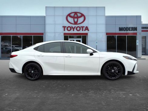 Certified 2025 Toyota Camry SE w/ Convenience Package image 7