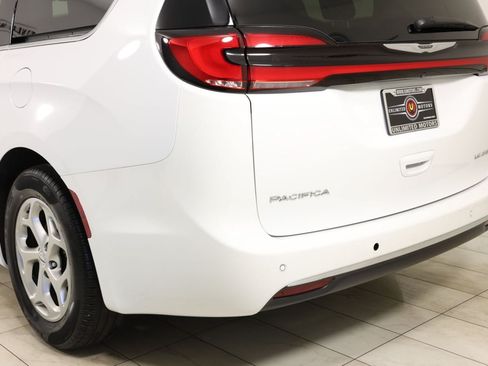 Used 2024 Chrysler Pacifica Limited FWD image 46