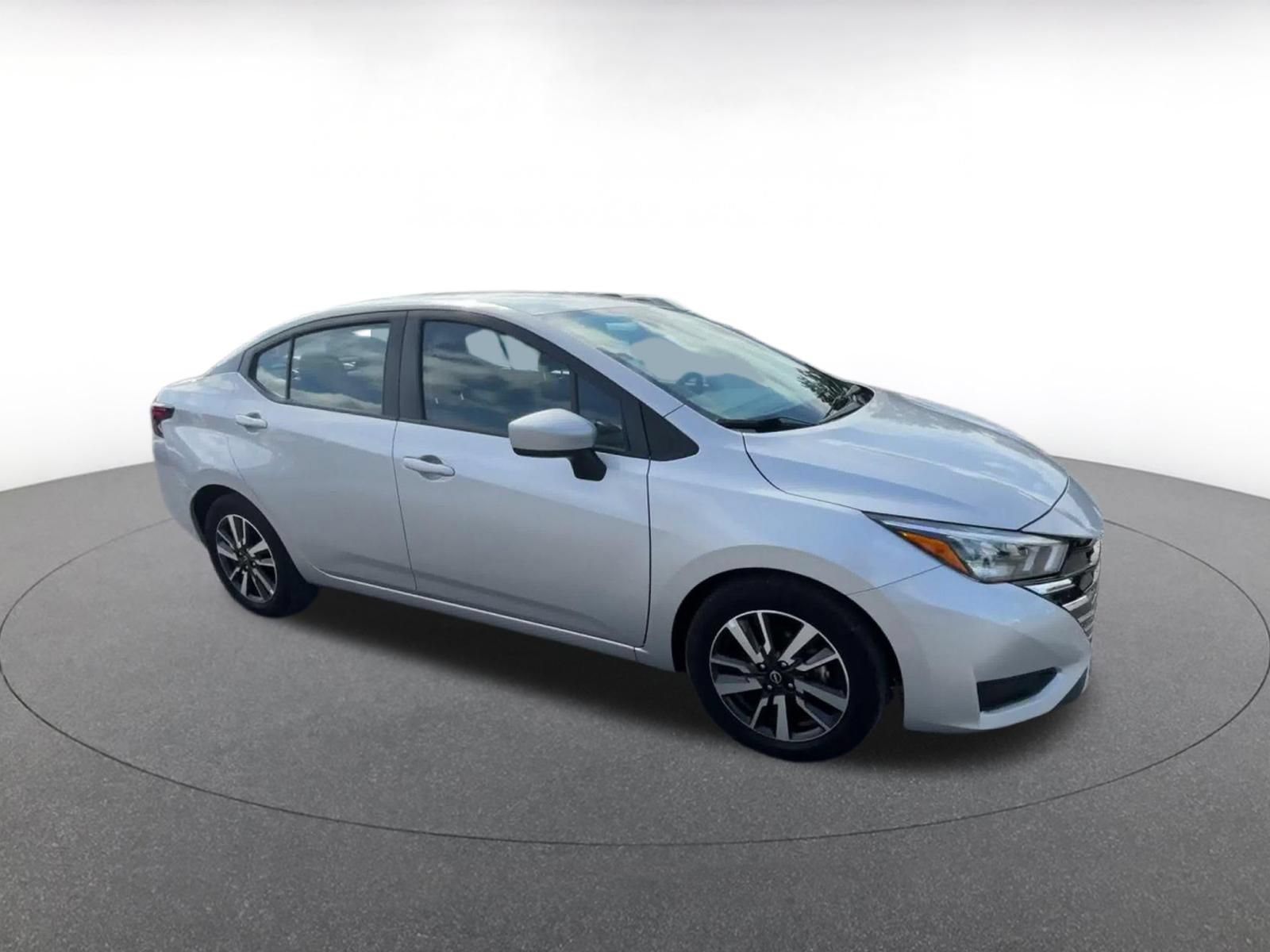 Used 2025 Nissan Versa SV FWD image 2