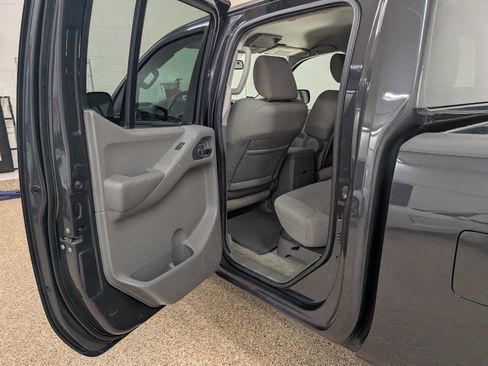 Used 2013 Nissan Frontier SV image 12