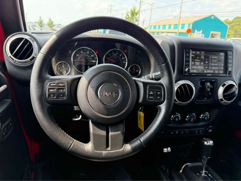 Used 2017 Jeep Wrangler Unlimited Sahara w/ Dual Top Group AWD/4WD image 16
