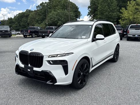 Used 2024 BMW X7 xDrive40i w/ M Sport Package AWD/4WD image 3