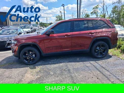 Used 2023 Jeep Grand Cherokee Altitude AWD/4WD image 3