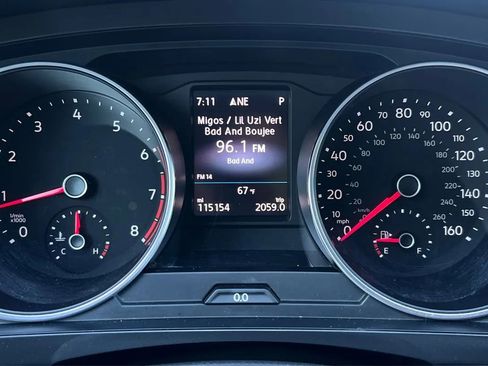 Used 2018 Volkswagen Tiguan SEL w/ 3rd Row Seat Package AWD/4WD image 17