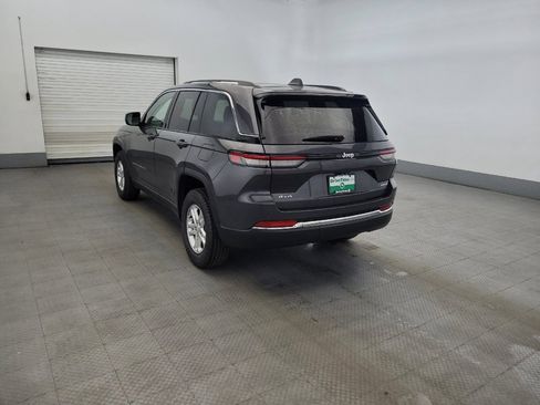 Used 2022 Jeep Grand Cherokee Laredo w/ Luxury Tech Group I AWD/4WD image 5