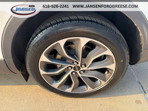 Used 2023 Lincoln Nautilus Reserve AWD/4WD image 8