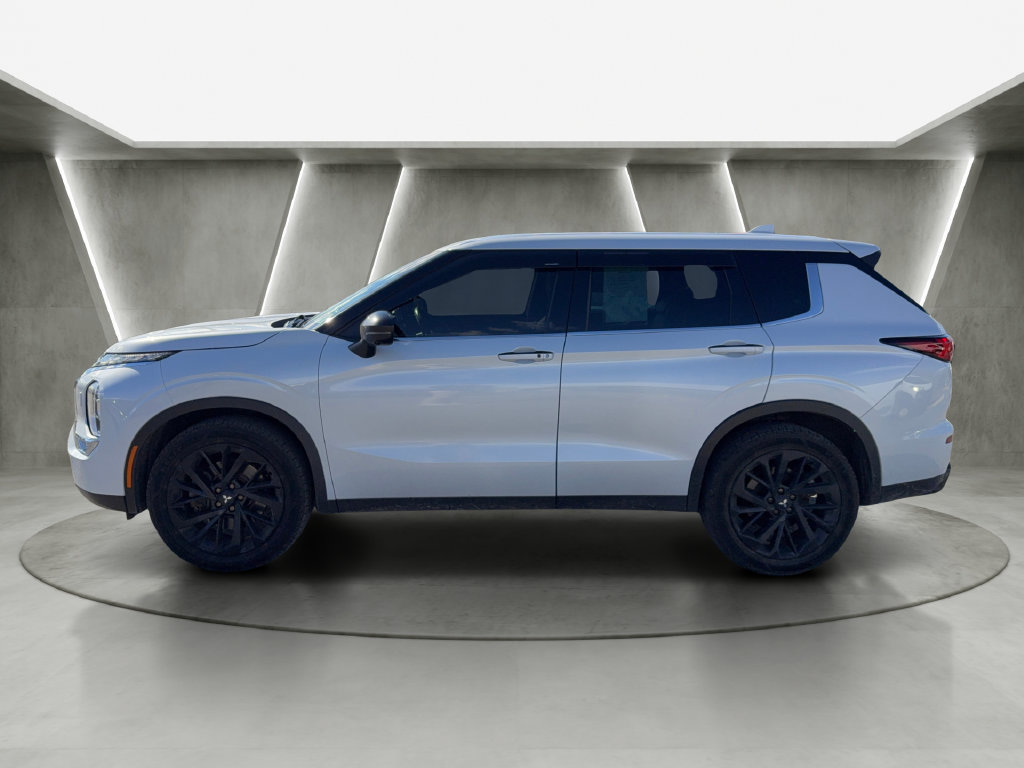 Used 2023 Mitsubishi Outlander SE Black Edition AWD/4WD image 4