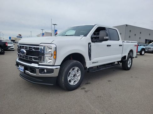 New 2026 Ford F250 XLT w/ FX4 Off-Road Package image 2