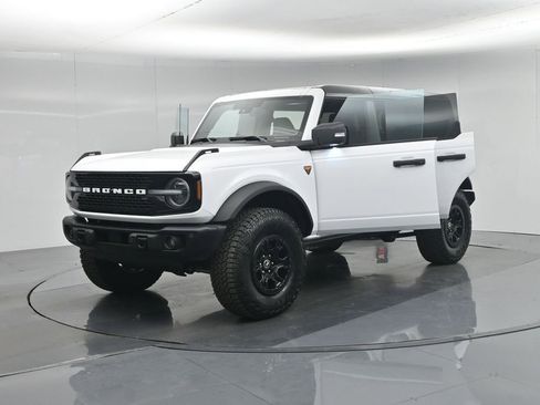 Used 2025 Ford Bronco Badlands image 31