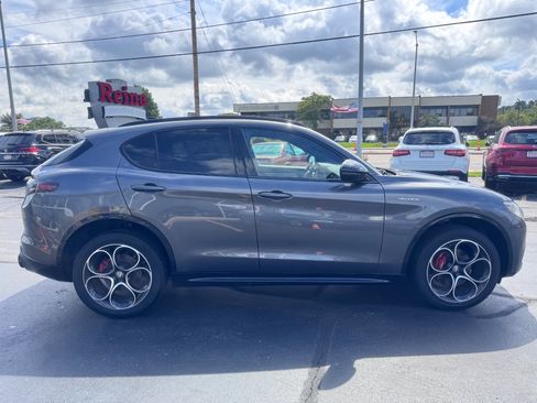Used 2024 Alfa Romeo Stelvio Veloce AWD/4WD image 15