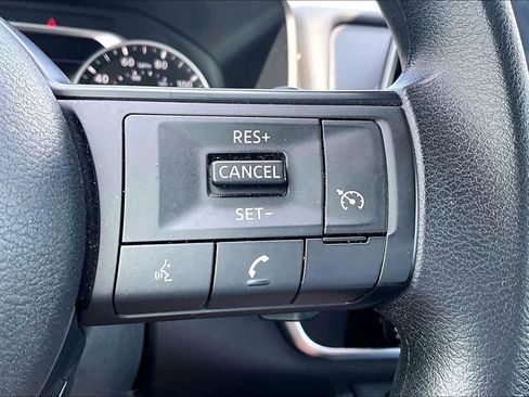 Used 2024 Nissan Rogue S FWD image 16