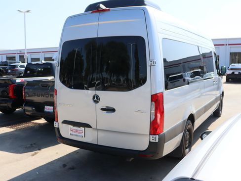 Used 2024 Mercedes-Benz Sprinter 2500 image 11