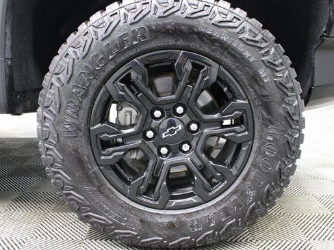 Used 2024 Chevrolet Silverado 1500 ZR2 image 8