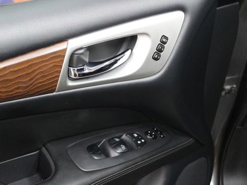 Used 2019 Nissan Pathfinder Platinum AWD/4WD image 10
