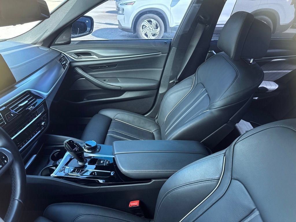 Used 2023 BMW M550i xDrive w/ Executive Package AWD/4WD image 27