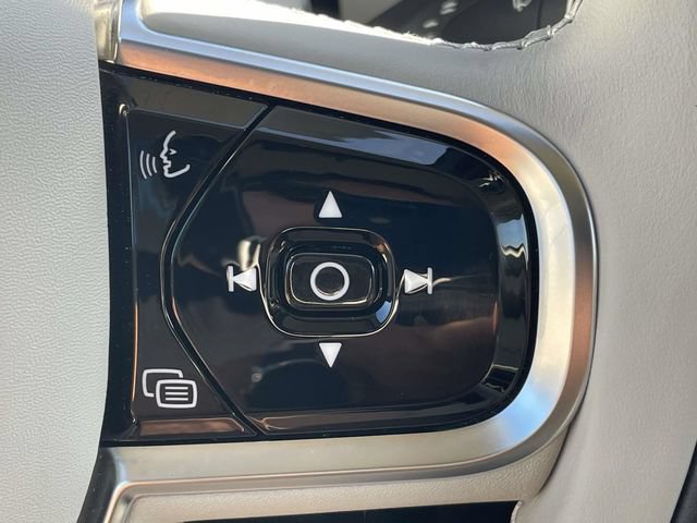 Certified 2024 Volvo XC60 B5 Plus AWD/4WD image 23