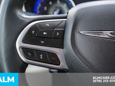 Used 2023 Chrysler Pacifica Touring-L FWD image 30