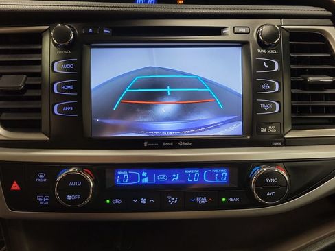 Used 2019 Toyota Highlander XLE AWD/4WD image 22