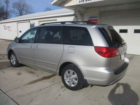 Used 2004 Toyota Sienna XLE 4 Door FWD**1 Owner/Leathe image 15