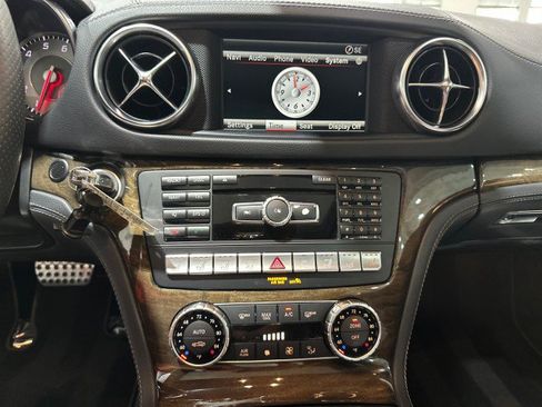 Used 2015 Mercedes-Benz SL 550 w/ Driver Assistance Package image 23