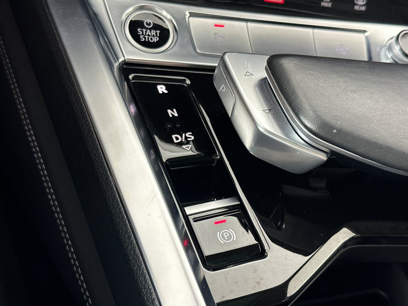 Used 2024 Audi Q8 e-tron Premium Plus w/ Premium Plus Package AWD/4WD image 21