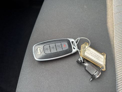 Used 2025 Nissan Versa SV FWD image 16