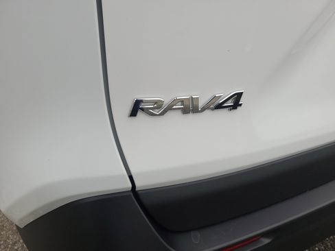 Certified 2025 Toyota RAV4 LE image 28