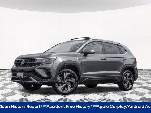 Used 2024 Volkswagen Taos SE AWD/4WD image 2