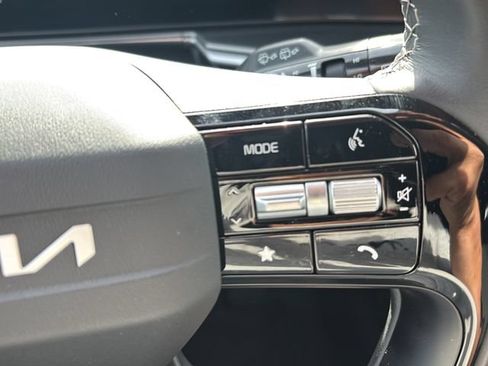 Certified 2026 Kia Sorento LX FWD image 24