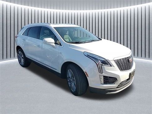 Used 2024 Cadillac XT5 Premium Luxury w/ Technology Package image 2
