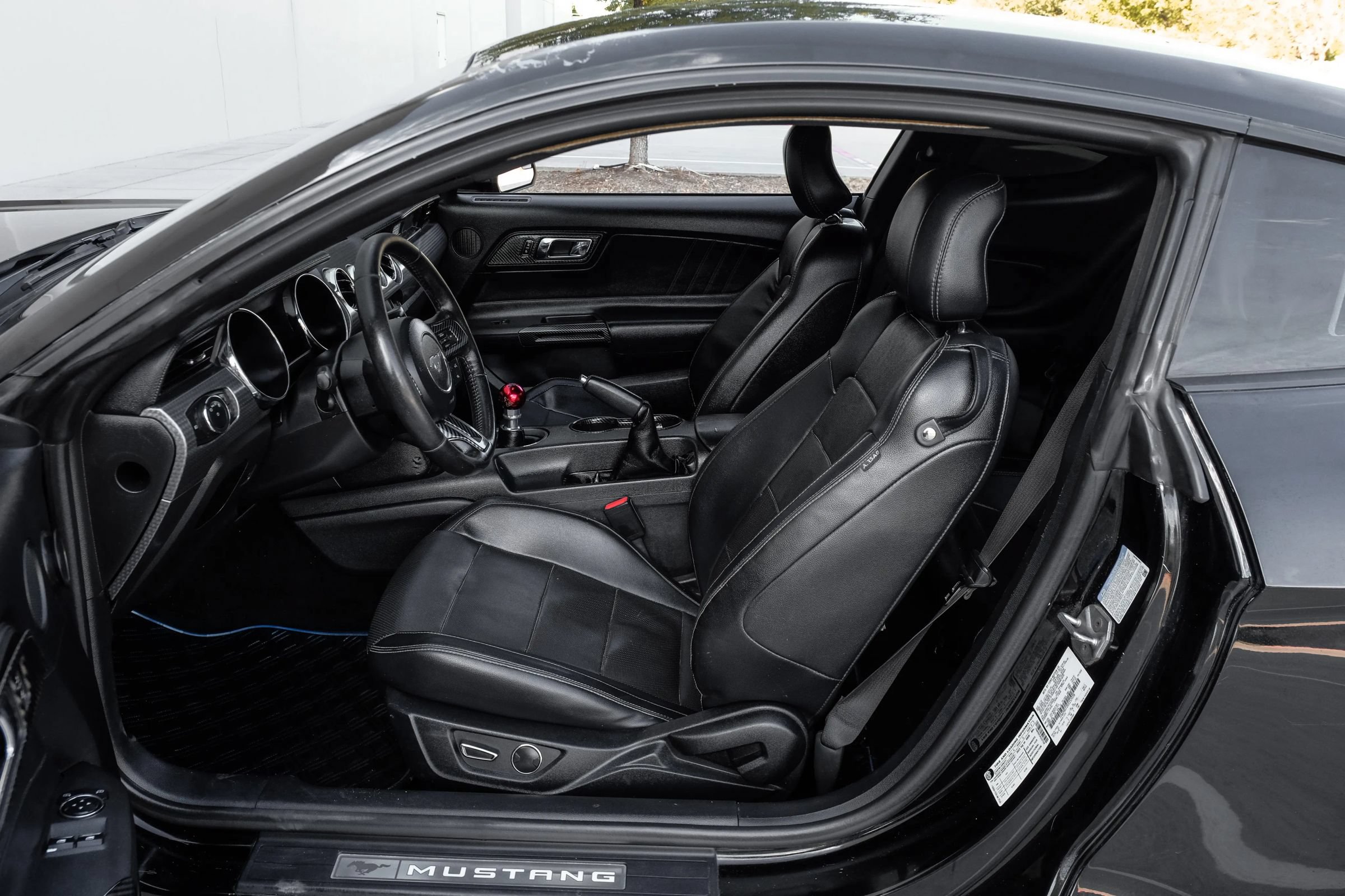 Used 2017 Ford Mustang GT Premium w/ GT Performance Package RWD image 4