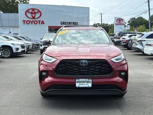 Certified 2024 Toyota Highlander XLE AWD/4WD image 2