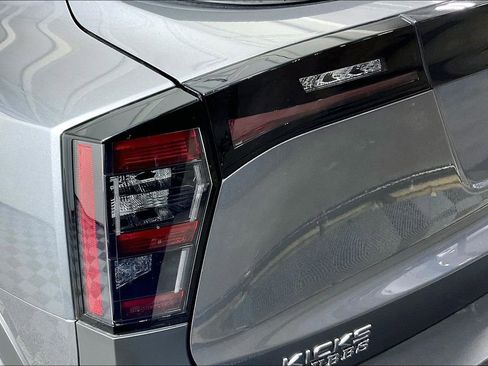 Certified 2025 Nissan Kicks SV image 39