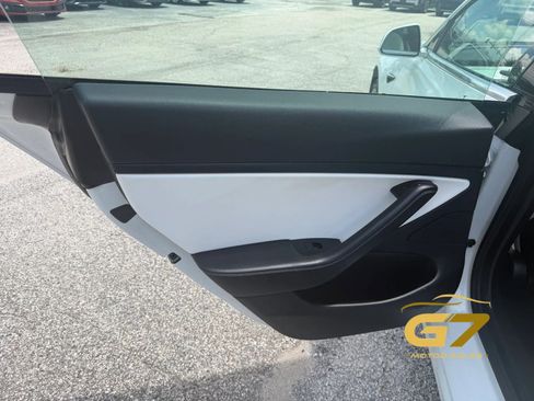 Used 2020 Tesla Model 3 Standard Range Plus RWD image 17