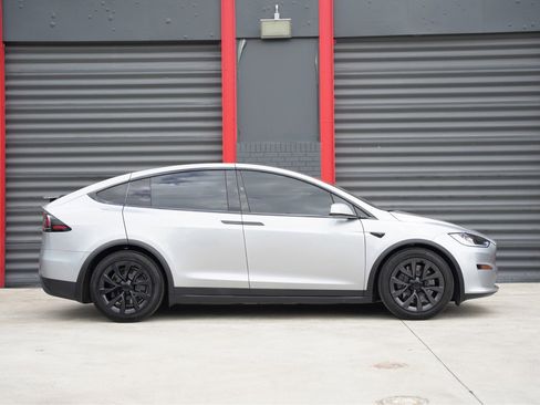 Used 2024 Tesla Model X image 8