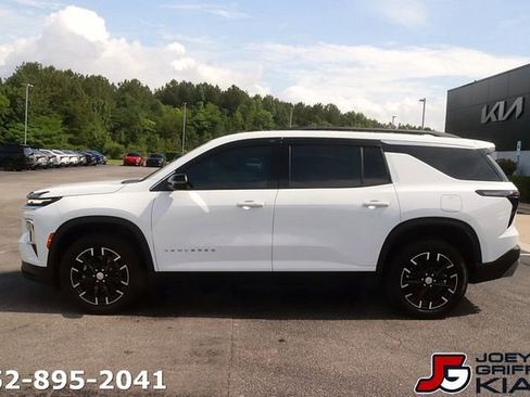 Used 2026 Chevrolet Traverse LT w/ Sun and Wheel Package FWD image 4