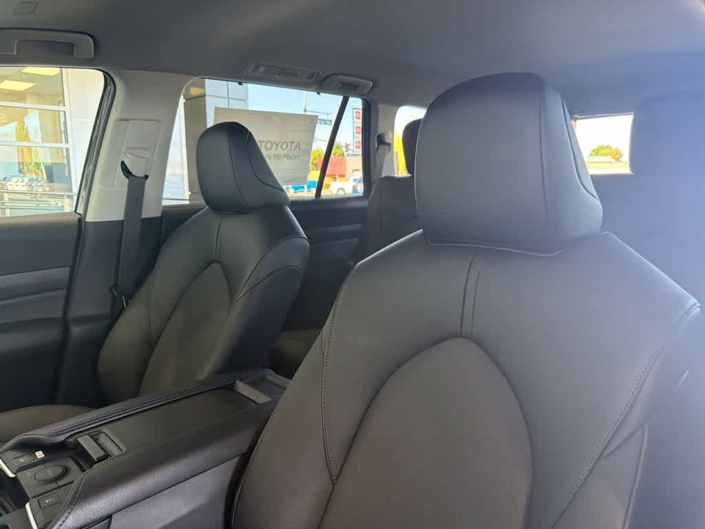 New 2026 Toyota Grand Highlander XLE FWD image 19