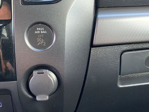 Used 2021 Nissan Titan PRO-4X w/ Pro-4x Convenience Package image 17