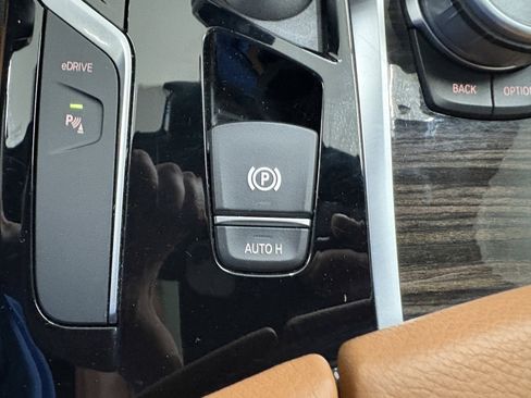 Used 2019 BMW 530e w/ Convenience Package image 23