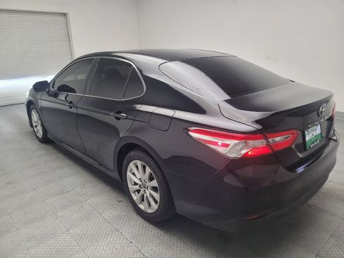 Used 2018 Toyota Camry LE image 5