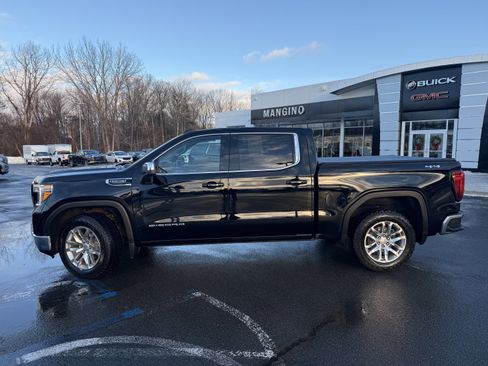 Used 2022 GMC Sierra 1500 SLE image 2