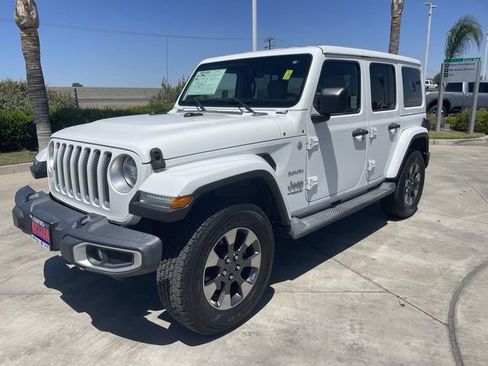 Used 2018 Jeep Wrangler Unlimited Sahara AWD/4WD image 4