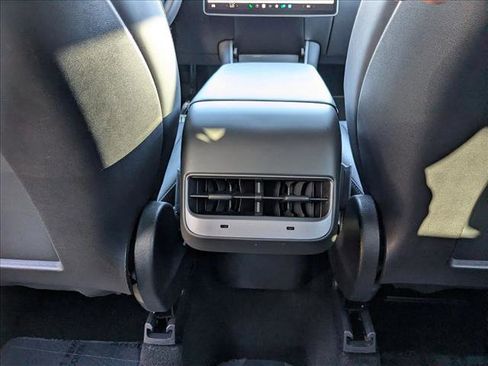 Used 2020 Tesla Model Y Performance image 19