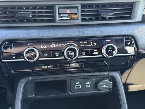 Used 2025 Honda Pilot Sport image 23