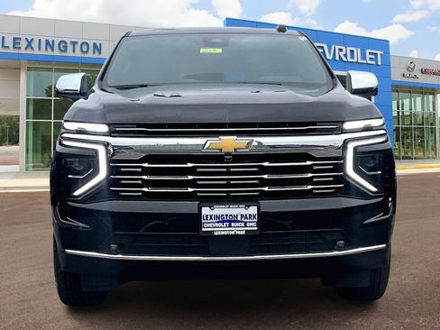 Used 2025 Chevrolet Suburban Premier image 3