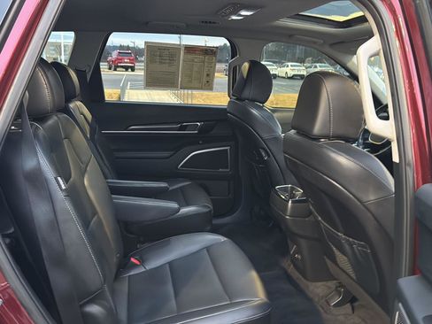 Used 2024 Kia Telluride S w/ S Sunroof Package image 11