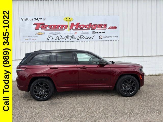 Used 2024 Jeep Grand Cherokee Summit AWD/4WD image 1